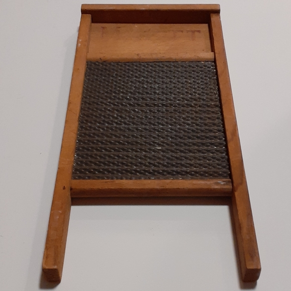 Antique Washboard Laundry Decor - Picture 4 of 6